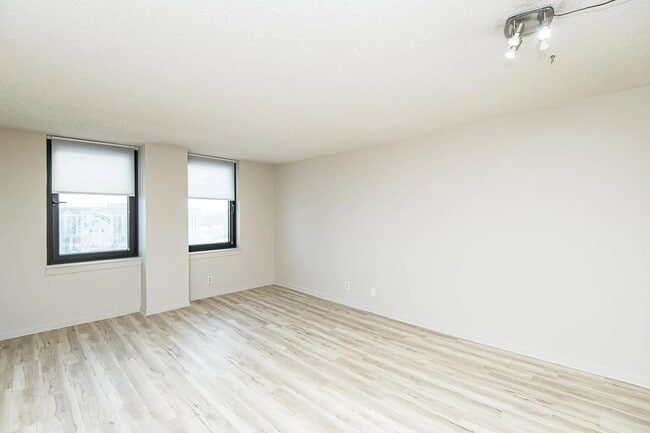 220 Broadway Ave S in Rochester, MN - Building Photo - Building Photo