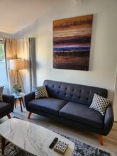 6049 Arroyo Rd in Palm Springs, CA - Foto de edificio - Building Photo