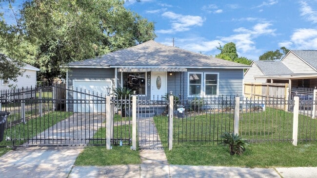 property at 225 N Carolina St