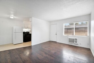 1409 E Cambridge Ave in Fresno, CA - Building Photo - Building Photo