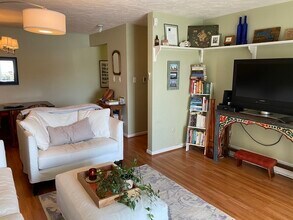 32 Hamilton Rd in Arlington, MA - Building Photo - Building Photo