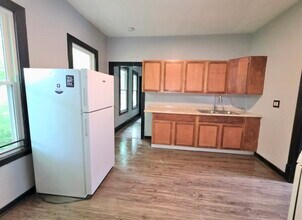 3620 E 63rd St, Unit Front unit in Cleveland, OH - Building Photo - Building Photo
