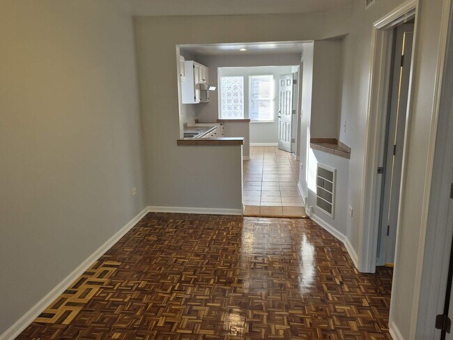 6840 S Claremont Ave in Chicago, IL - Foto de edificio - Building Photo