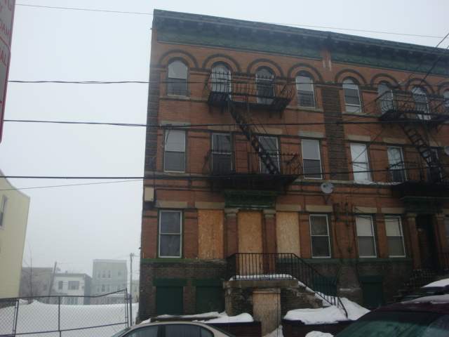 820 27th St in Union City, NJ - Foto de edificio