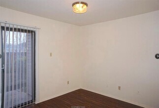 1900 Dartmouth St, Unit G4 in College Station, TX - Foto de edificio - Building Photo