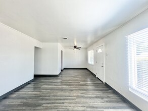 174 Price Way in Folsom, CA - Foto de edificio - Building Photo