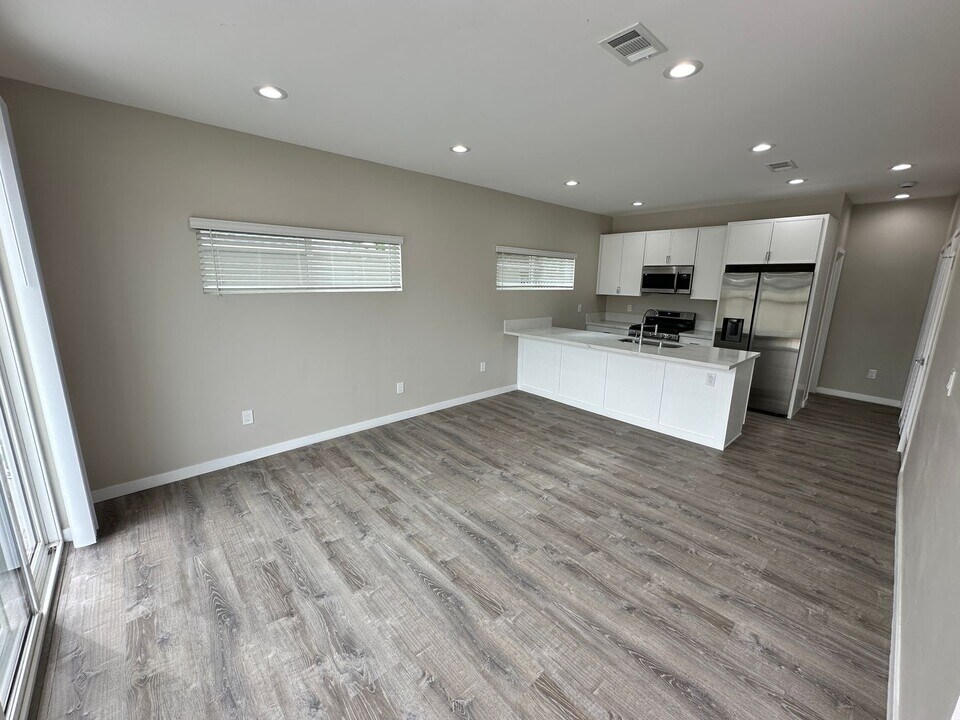 5262 Rincon St-Unit -5264 Rincon St. in San Diego, CA - Building Photo