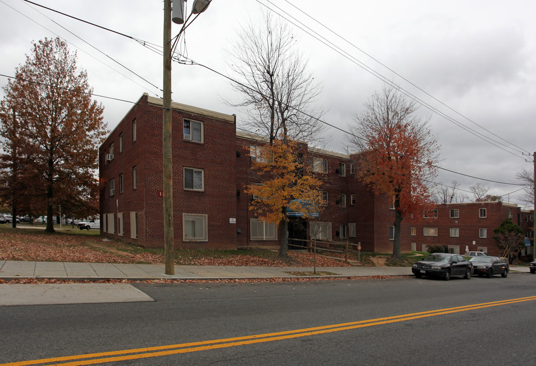 1106 Eastern Ave NE in Washington, DC - Foto de edificio