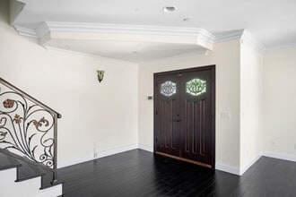165 N Kenneth Rd in Burbank, CA - Building Photo - Building Photo