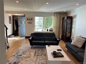 255 Homestead Village Dr in Warwick, NY - Building Photo - Building Photo