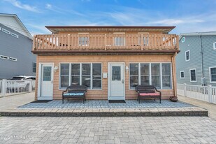 8 President Ave in Lavallette, NJ - Building Photo