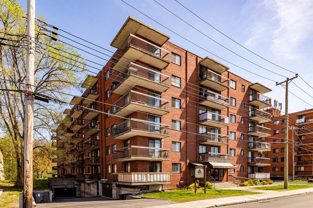 600 De La Côte-Vertu in Montréal, QC - Building Photo