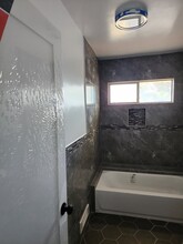 5014 W 58th Pl, Unit 0 in Los Angeles, CA - Building Photo - Building Photo