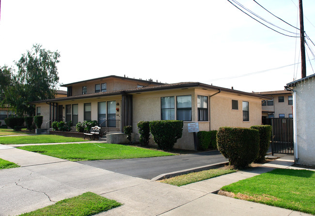 541 W Flora St in Ontario, CA - Building Photo - Building Photo