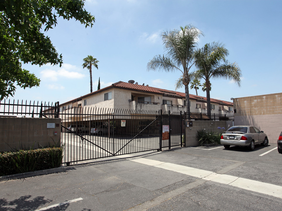 Continental Garden Apartments in Covina, CA - Building Photo