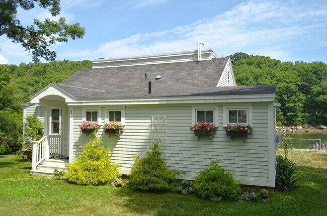 1 Chester Square in Gloucester, MA - Building Photo - Building Photo