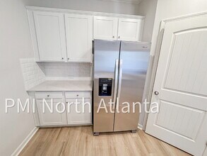6642 Corryton St in Flowery Branch, GA - Building Photo - Building Photo