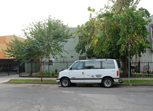 14148 Delano St in Van Nuys, CA - Foto de edificio - Building Photo
