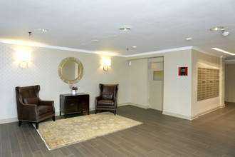 10 Landing Lane in New Brunswick, NJ - Foto de edificio - Interior Photo