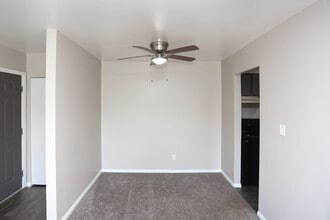 Golfview Apartments in Fort Wayne, IN - Foto de edificio - Interior Photo