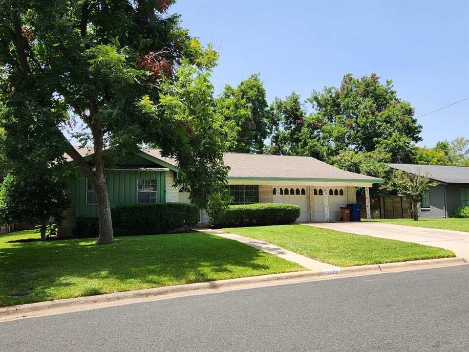 2903 Silverleaf Dr in Austin, TX - Foto de edificio