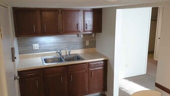 363 S Capitol St, Unit 7 in Pekin, IL - Building Photo