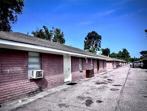 1825 W Little York Rd in Houston, TX - Building Photo - Building Photo