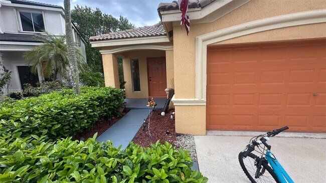 894 Phoenix Way in Weston, FL - Building Photo - Building Photo