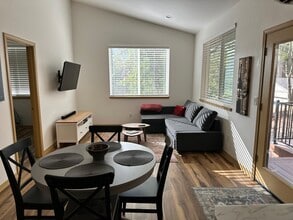 1615 Virginia Ln in Grants Pass, OR - Building Photo - Building Photo