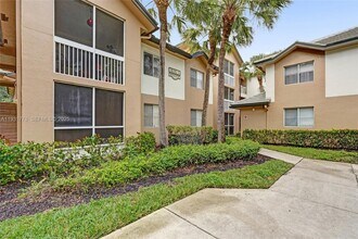 9901 Westview Dr in Coral Springs, FL - Foto de edificio - Building Photo