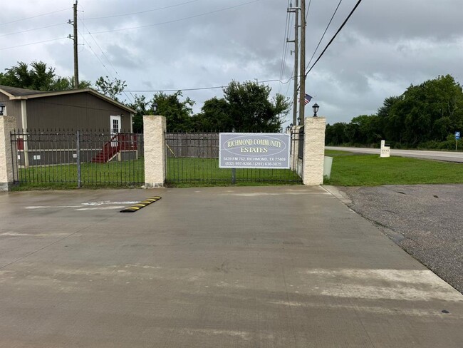 property at 5439 FM 762 Rd