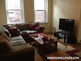 71 S Huntington Ave in Boston, MA - Building Photo