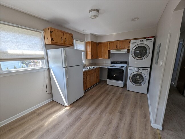 10 Staples St in Farmingdale, NY - Building Photo - Building Photo