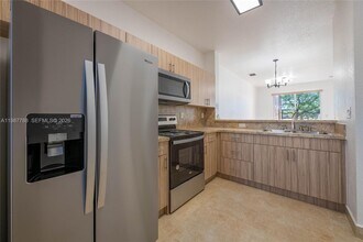 7200 NW 177th St in Hialeah, FL - Building Photo - Building Photo