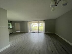 805 Cypress Blvd in Pompano Beach, FL - Building Photo - Building Photo