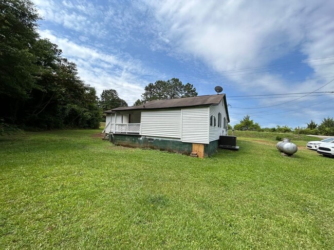 1664 Corinth Rd in Hogansville, GA - Building Photo - Building Photo