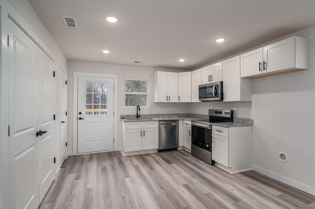 235-237 Vanderbilt Rd in Spartanburg, SC - Building Photo - Building Photo