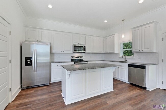 607 Lake Shelf Dr in Baton Rouge, LA - Building Photo - Building Photo