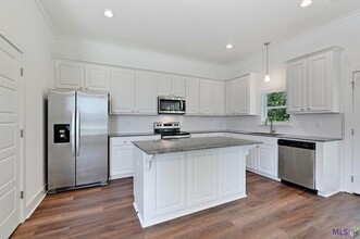 5832 Lake Shelf Dr in Baton Rouge, LA - Building Photo - Building Photo