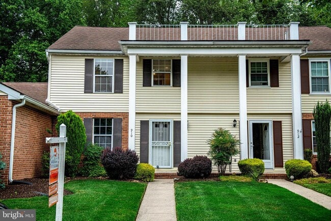 property at 910 Candlelight Ct