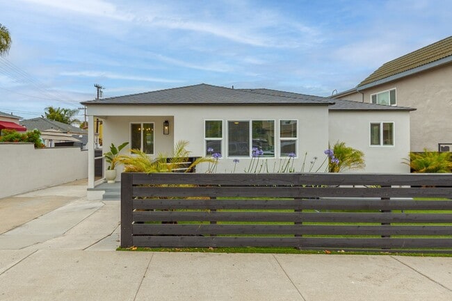 1671-75 Diamond St in San Diego, CA - Building Photo - Building Photo