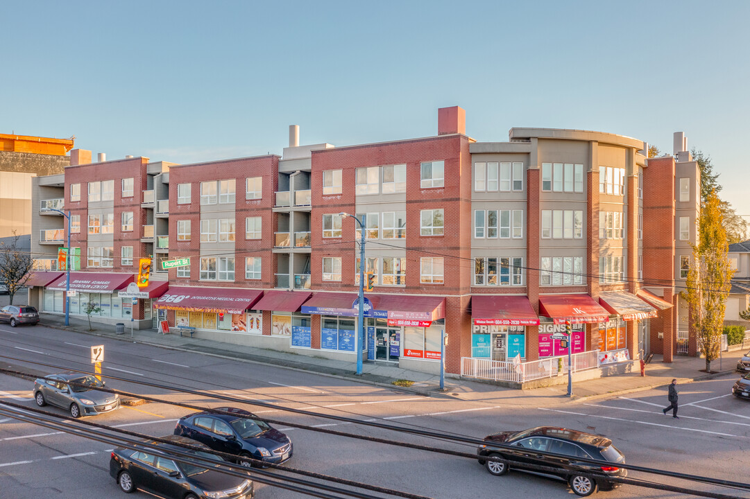 Queensland in Vancouver, BC - Building Photo