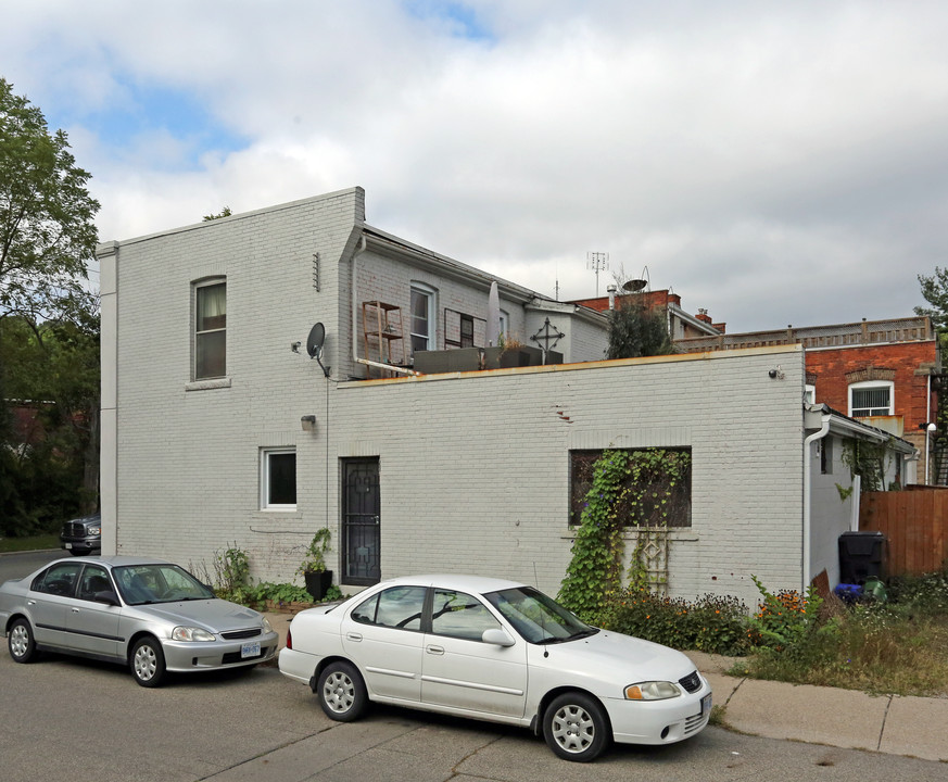 247 Young St in Hamilton, ON - Building Photo