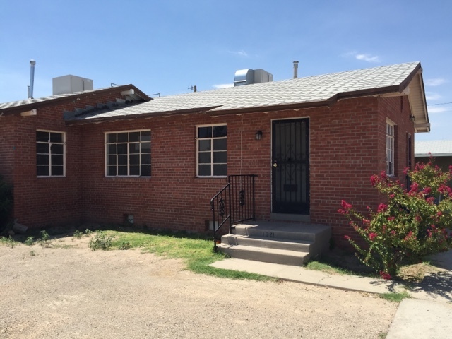 1321 Chadbourne St in El Paso, TX - Building Photo