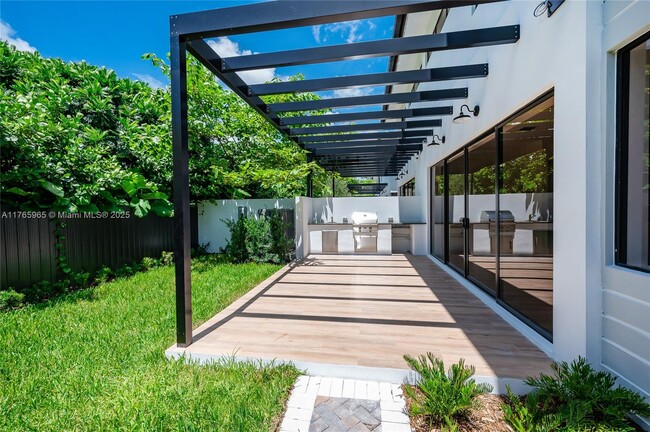 6654 SW 84th St in Miami, FL - Building Photo - Building Photo