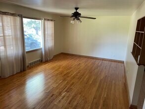 7310 Valley St in Omaha, NE - Building Photo - Building Photo