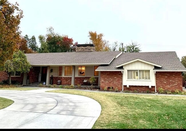 property at 1907 Comanche Trail