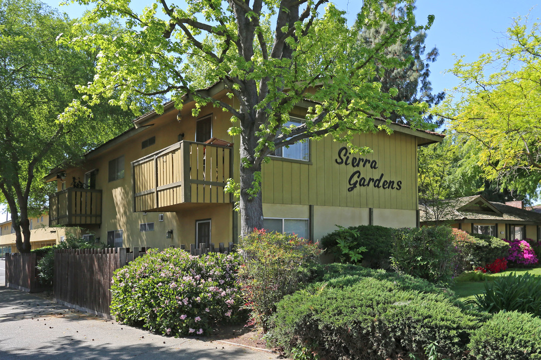 Sierra Gardens Apartments in Visalia, CA - Building Photo