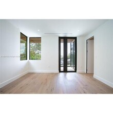 345 W 46th St in Miami Beach, FL - Building Photo - Building Photo