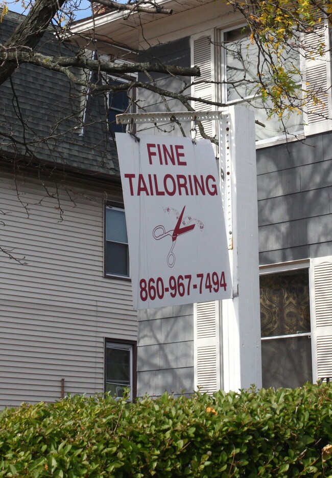 90-96 Park Rd in West Hartford, CT - Building Photo - Building Photo
